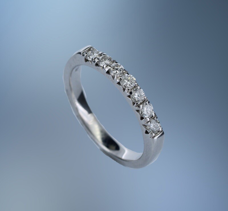 14 KT WHITE GOLD DIAMOND ANNIVERSARY BAND