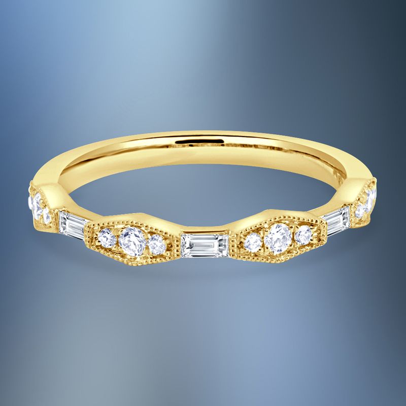 ONE 14KT YELLOW GOLD LADIES DIAMOND WEDDING BAND