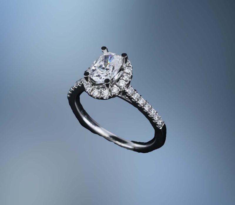 14KT WHITE GOLD HALO ENGAGEMENT RING 14KT WHITE GOLD HALO ENGAGEMENT RING