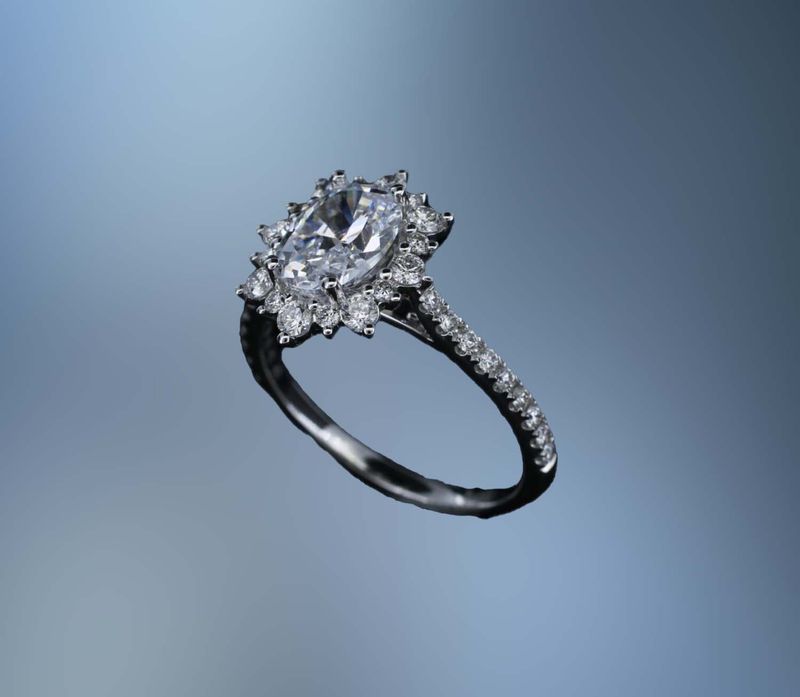 14KT WHITE GOLD HALO ENGAGEMENT RING 14KT WHITE GOLD HALO ENGAGEMENT RING