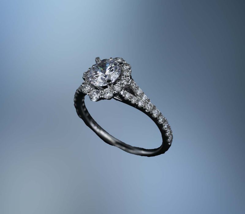 14KT WHITE GOLD HALO ENGAGEMENT RING 14KT WHITE GOLD HALO ENGAGEMENT RING