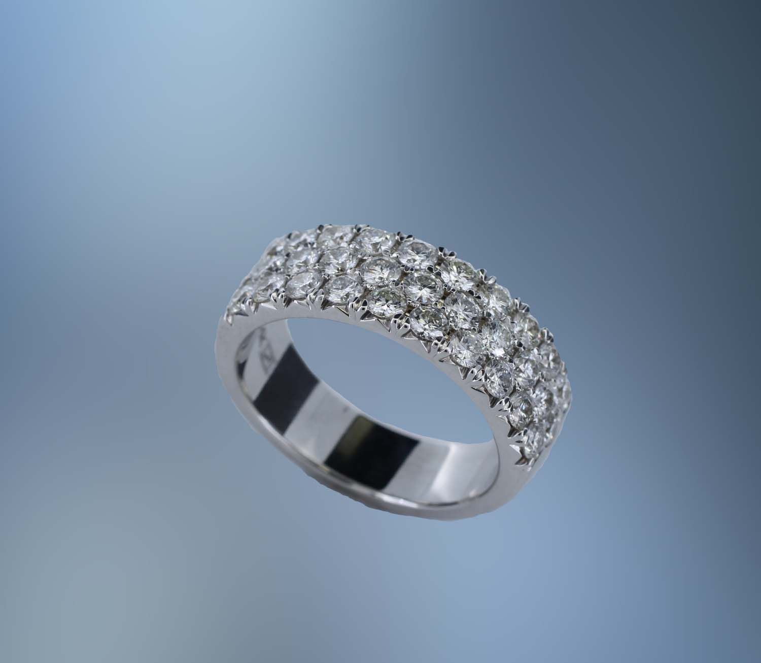 14KT WHITE GOLD DIAMOND ANNIVERSARY BAND FEATURING 31 ROUND BRILLIANT CUT DIAMONDS TOTALING 1.77 CTS 14KT WHITE GOLD DIAMOND ANNIVERSARY BAND FEATURING 31 ROUND BRILLIANT CUT DIAMONDS TOTALING 1.77 CTS