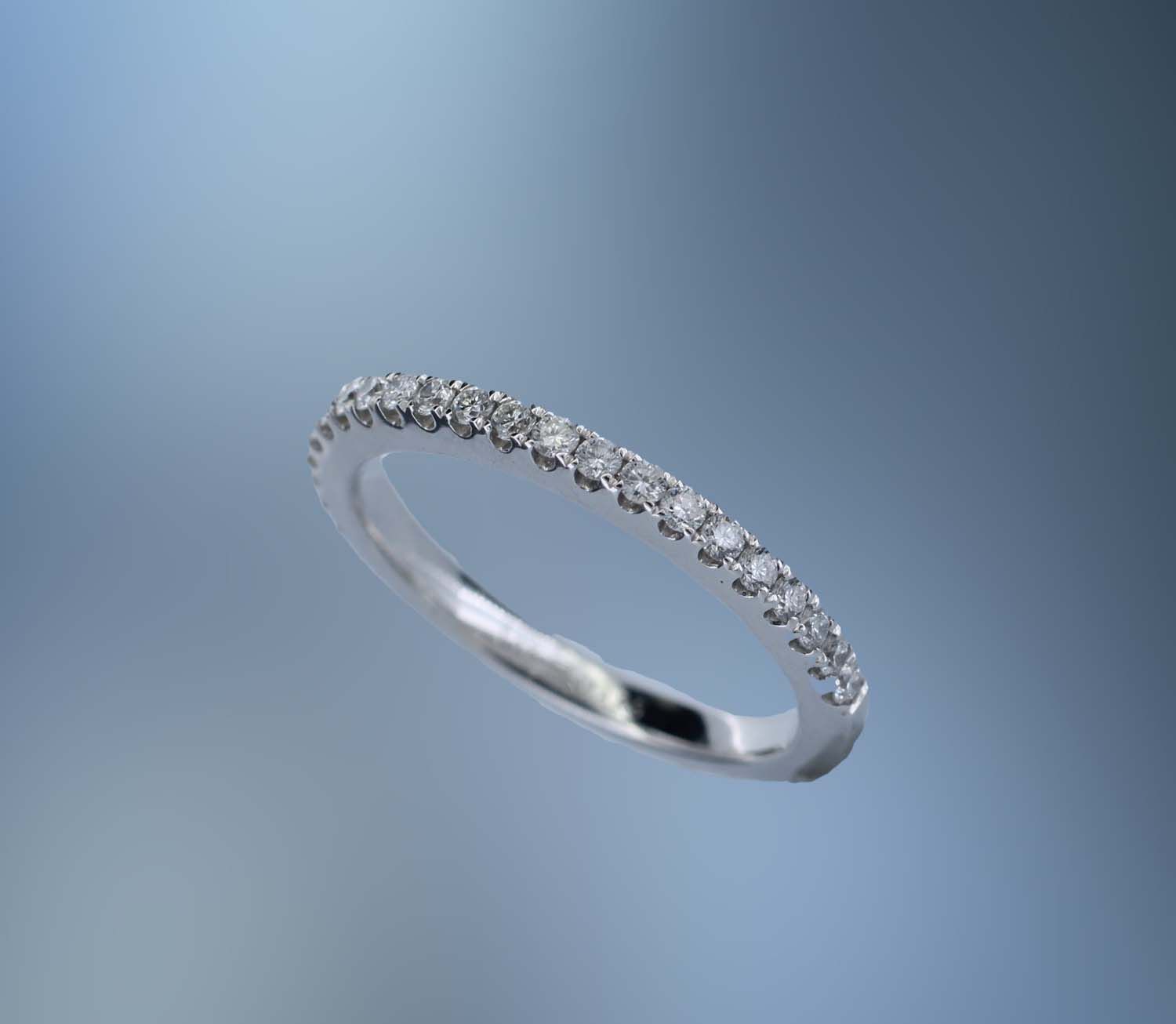 14KT WHITE GOLD DIAMOND WEDDING BAND FEATURING 30 ROUND BRILLIANT CUT DIAMONDS TOTALING 0.44 CTS 14KT WHITE GOLD DIAMOND WEDDING BAND FEATURING 30 ROUND BRILLIANT CUT DIAMONDS TOTALING 0.44 CTS