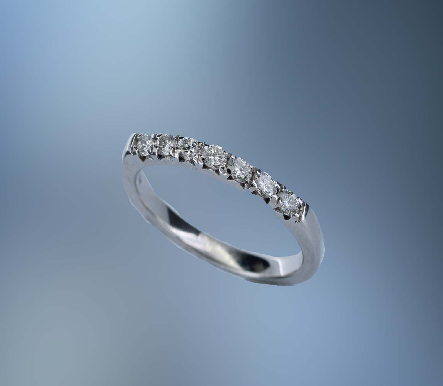 14 KT WHITE GOLD DIAMOND ANNIVERSARY BAND