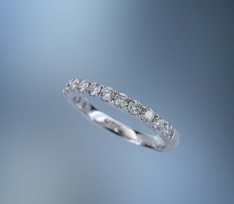 14KT WHITE GOLD DIAMOND WEDDING BAND