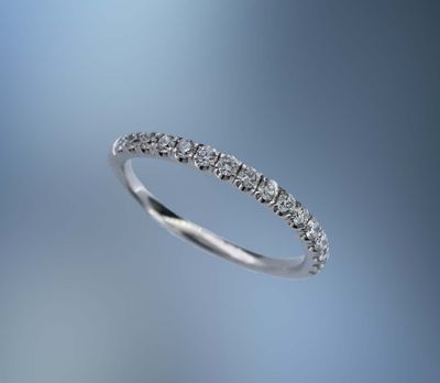 14KT WHITE GOLD DIAMOND WEDDING BAND FEATURING  16 ROUND BRILLIANT DIAMONDS TOTALING 0.35 CTS