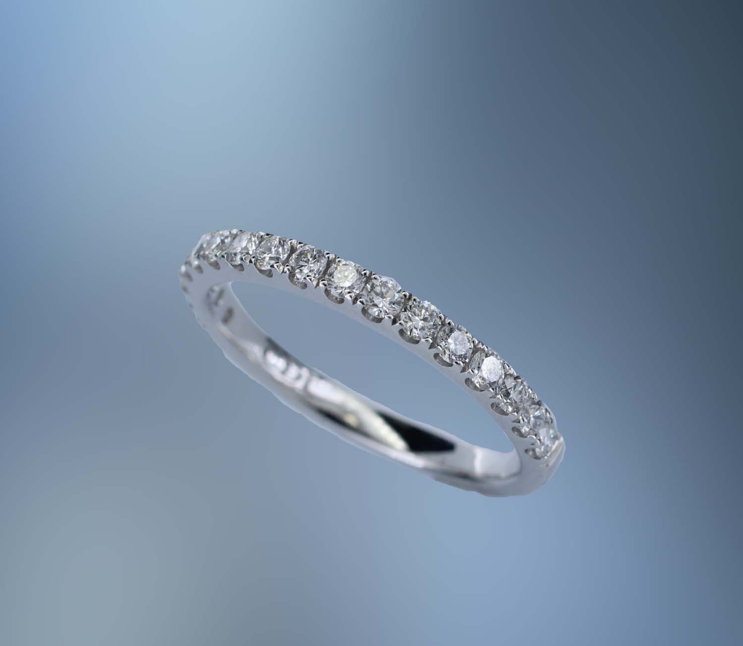 14KT WHITE GOLD DIAMOND WEDDING  BAND