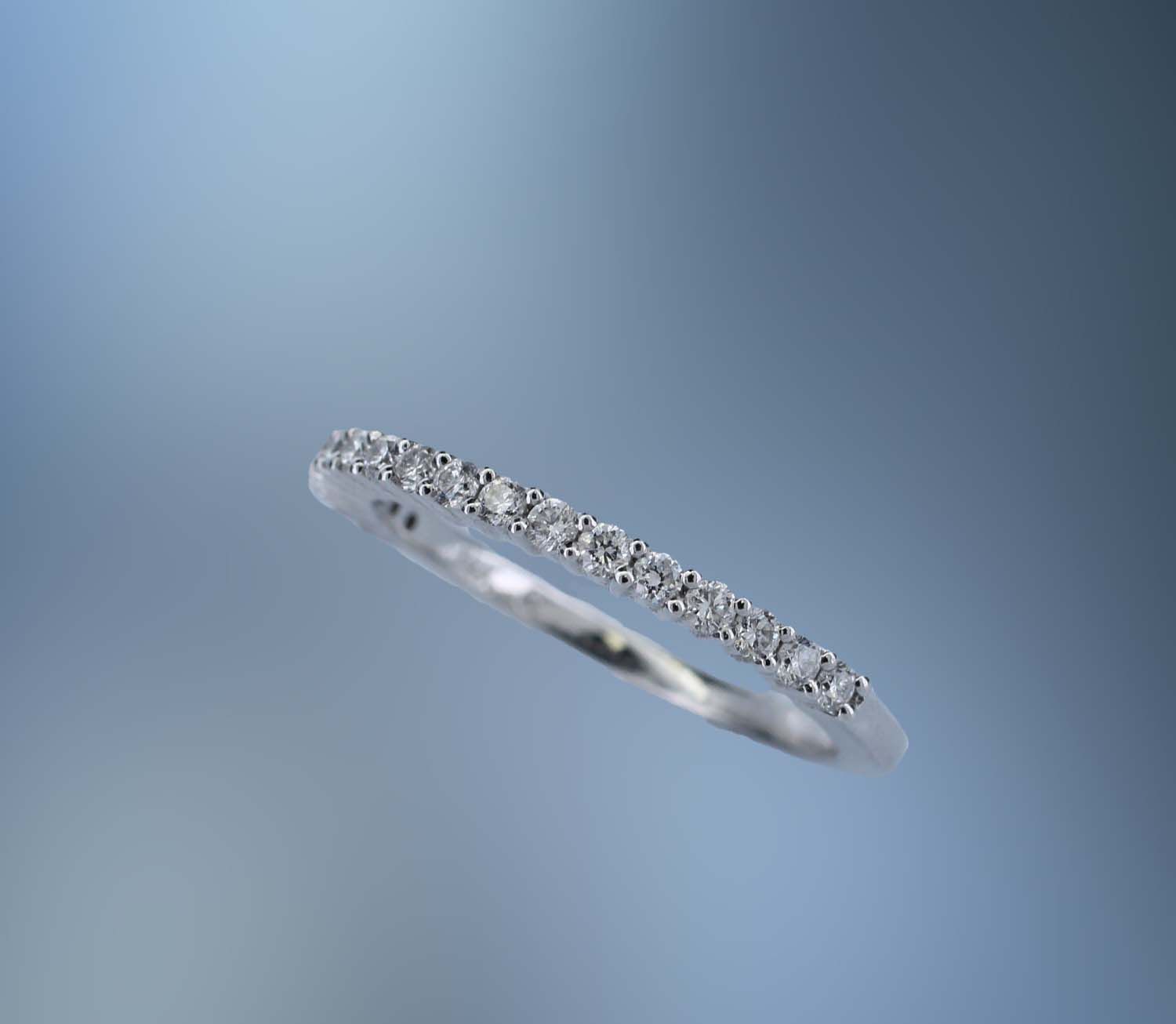 14KT WHITE GOLD DIAMOND WEDDING BAND FEATURING 18 ROUND BRILLIANT CUT DIAMONDS TOTALING 0.30 CTS 14KT WHITE GOLD DIAMOND WEDDING BAND FEATURING 18 ROUND BRILLIANT CUT DIAMONDS TOTALING 0.30 CTS