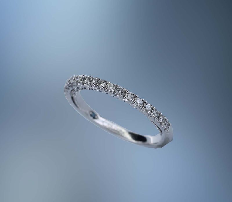 14KT WHITE GOLD DIAMOND WEDDING BAND
