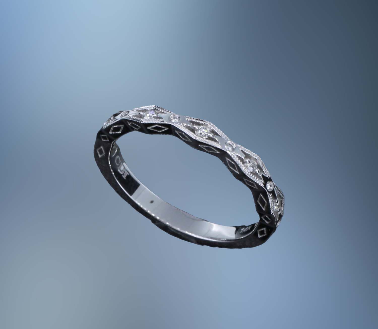 14 KT WHITE GOLD DIAMOND WEDDING BAND WITH 11 DIAMONDS TOTALING .16 CTS 14 KT WHITE GOLD DIAMOND WEDDING BAND WITH 11 DIAMONDS TOTALING .16 CTS
