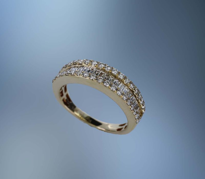 14KT YELLOW GOLD DIAMOND WEDDING BAND FEATURING 38 ROUND BRILLIANT CUT DIAMONDS AND 24 BAGUETTES, TOTALING .95 CTS.
