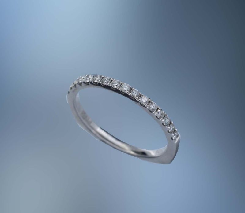 PLATINUM DIAMOND WEDDING BAND FEATURING 16 ROUND BRILLIANT CUT DIAMONDS TOTALING 0.29 CTS