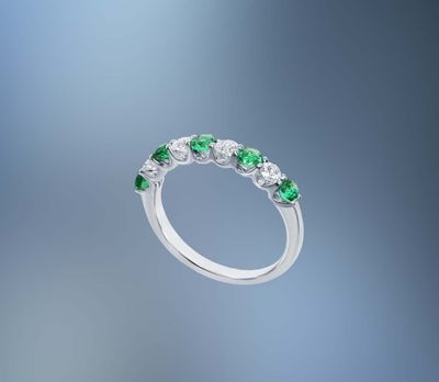 14KT WHITE GOLD DIAMOND & EMERALD RING FEATURING 5 ROUND EMERALDS TOTALING .33 CTS & 4 ROUND BRILLIANT DIAMONDS TOTALING .31 CTS 14KT WHITE GOLD DIAMOND & EMERALD RING FEATURING 5 ROUND EMERALDS TOTALING .33 CTS & 4 ROUND BRILLIANT DIAMONDS TOTALING .31 CTS