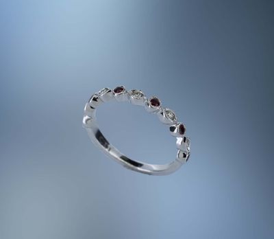 14KT WHITE GOLD DIAMOND & RUBY BAND CONTAINING 5 ROUND BRILLIANT DIAMONDS TOTALING .08 CTS & 6 ROUND RUBIES TOTALING .17 CTS 14KT WHITE GOLD DIAMOND & RUBY BAND CONTAINING 5 ROUND BRILLIANT DIAMONDS TOTALING .08 CTS & 6 ROUND RUBIES TOTALING .17 CTS 