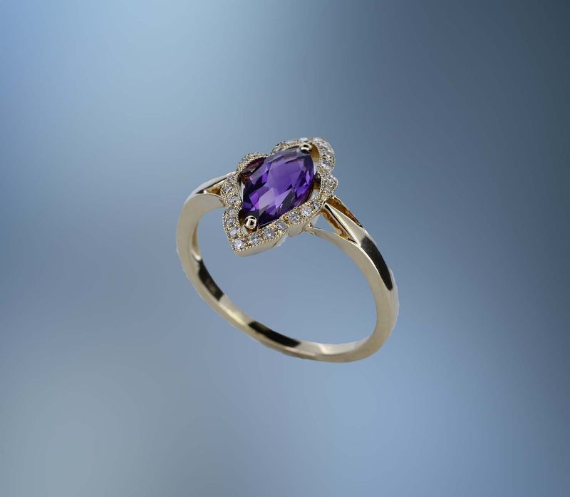 14KT YELLOW GOLD AMETHYST & DIAMOND RING FEATURING  .12 CTS OF ROUND BRILLIANT DIAMONDS & ONE 1.01 FANCY CUT AMETHYST