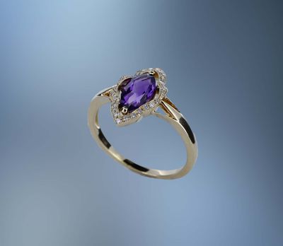 14KT YELLOW GOLD AMETHYST & DIAMOND RING FEATURING  .12 CTS OF ROUND BRILLIANT DIAMONDS & ONE 1.01 FANCY CUT AMETHYST