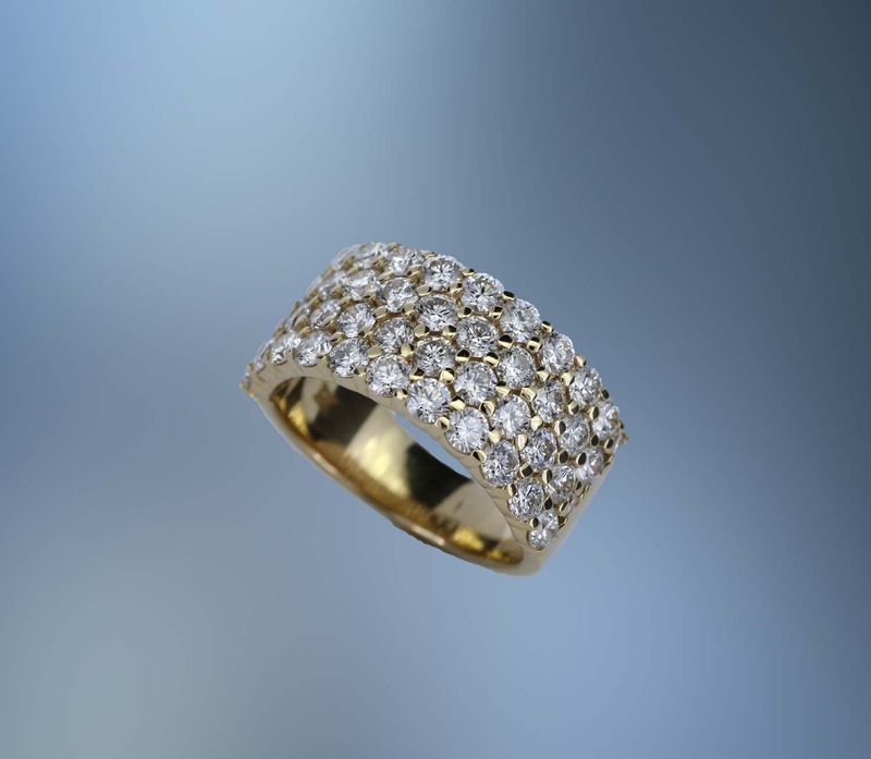 14 KT YELLOW GOLD DIAMOND BAND FEATURING 46 ROUND BRILLIANT CUT TOTALING 2.59 CTS
