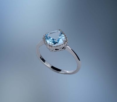 14KT WHITE GOLD FASHION RING FEATURING (1) CUSHION CUT 1.75 CT. BLUE TOPAZ AND 24 ROUND BRILLIANT CUT DIAMONDS TOTALING .07 CTS. 14KT WHITE GOLD FASHION RING FEATURING (1) CUSHION CUT 1.75 CT. BLUE TOPAZ AND 24 ROUND BRILLIANT CUT DIAMONDS TOTALING .07 CTS.