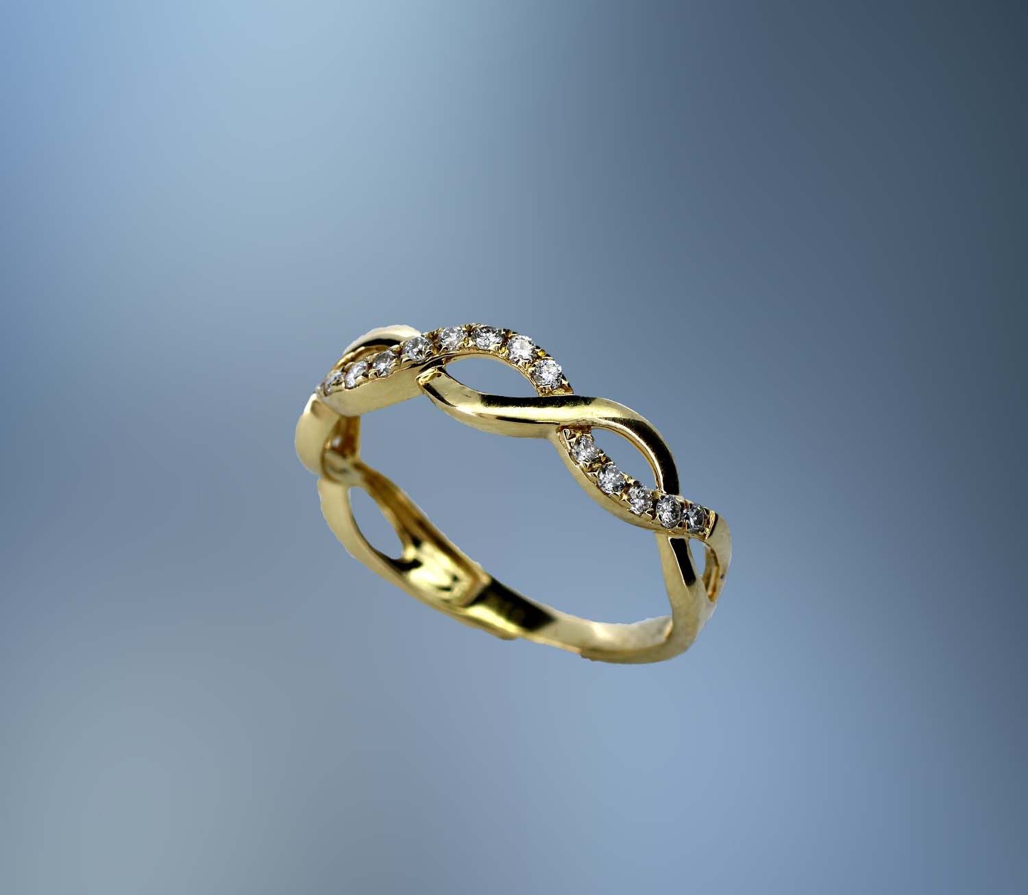 18KT YELLOW GOLD RING FEATURING 19 ROUND BRILLIANT  CUT DIAMONDS TOTALING  .20 CTS.