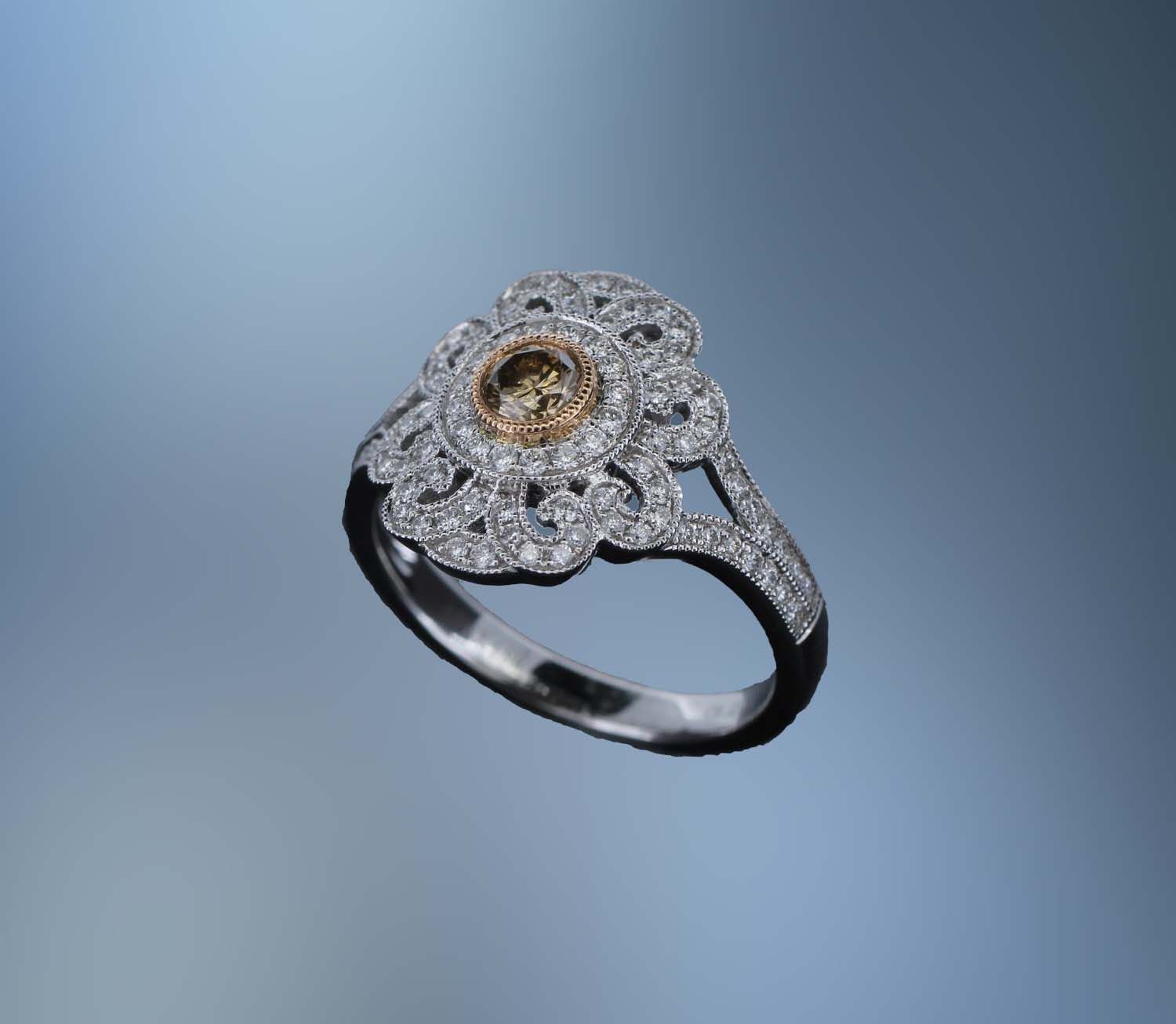 18KT WHITE  GOLD FASHION RING FEATURING A  FANCY BROWN DIAMOND TOTALING 0.23 CTS  &  96  ROUND BRILLIANT CUT  DIAMONDS TOTALING 0..41 CTS
