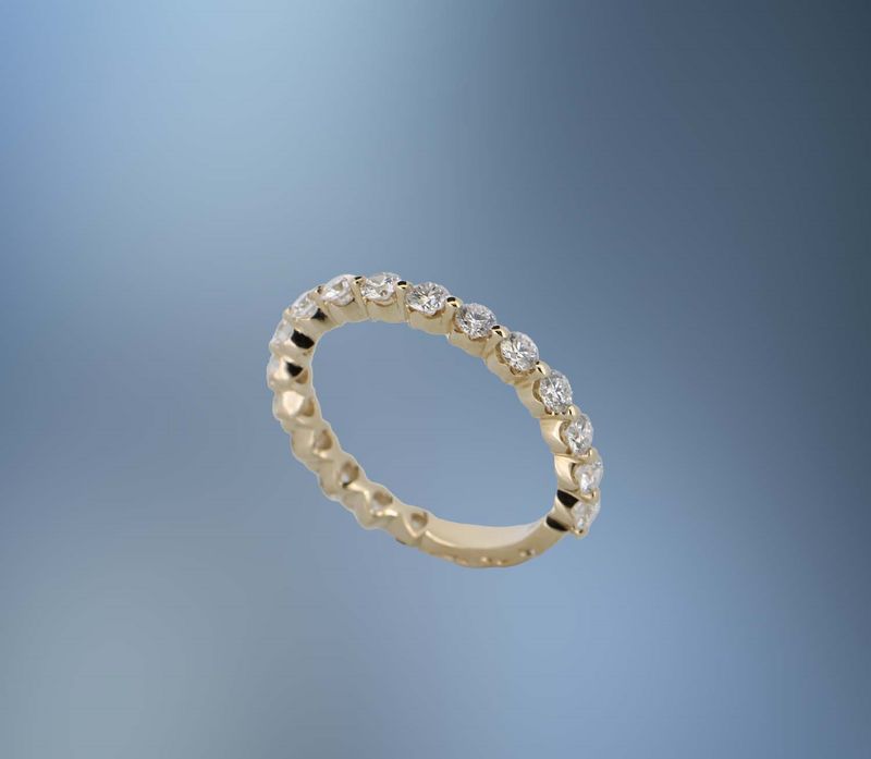 ONE 14KT YELLOW GOLD DIAMOND WEDDING BAND
