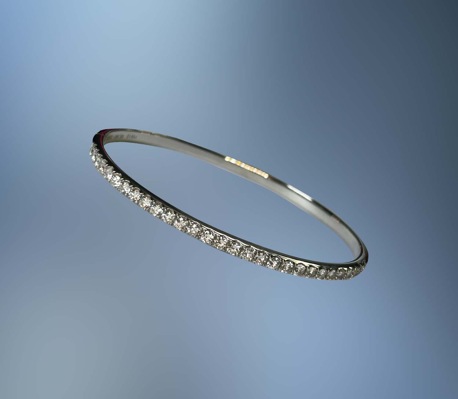 18KT WHITE GOLD DIAMOND BANGLE BRACELET FEATURING 29 ROUND BRILLIANT CUT DIAMONDS TOTALING 1.65 CTS 18KT WHITE GOLD DIAMOND BANGLE BRACELET FEATURING 29 ROUND BRILLIANT CUT DIAMONDS TOTALING 1.65 CTS