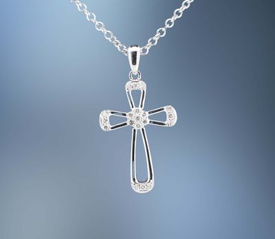 14 KARAT WHITE GOLD DIAMOND CROSS PENDANT CONTAINING 19 ROUND BRILLIANT CUT DIAMONDS TOTALING 0.11 CARAT 14 KARAT WHITE GOLD DIAMOND CROSS PENDANT CONTAINING 19 ROUND BRILLIANT CUT DIAMONDS TOTALING 0.11 CARAT