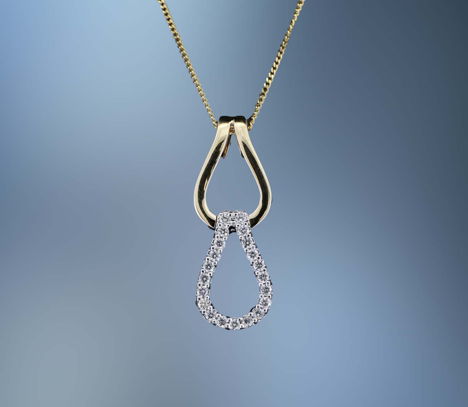 14KT TWO-TONE DIAMOND PENDANT FEATURING 21 ROUND BRILLIANT CUT DIAMONDS TOTALING 0.18 CTS 14KT TWO-TONE DIAMOND PENDANT FEATURING 21 ROUND BRILLIANT CUT DIAMONDS TOTALING 0.18 CTS