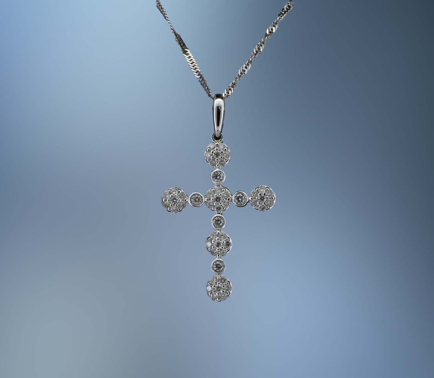 14KT WHITE GOLD AND DIAMOND CROSS PENDANT FEATURING 47 ROUND BRILLIANT CUT DIAMONDS TOTALING 0.46 CTS 14KT WHITE GOLD AND DIAMOND CROSS PENDANT FEATURING 47 ROUND BRILLIANT CUT DIAMONDS TOTALING 0.46 CTS