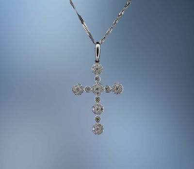 14KT WHITE GOLD AND DIAMOND CROSS PENDANT FEATURING 47 ROUND BRILLIANT CUT DIAMONDS TOTALING 0.46 CTS