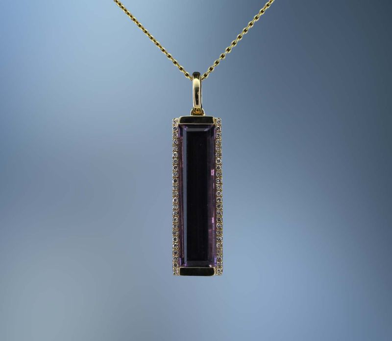 14KT YELLOW GOLD AMETHYST & DIAMOND PENDANT FEATURING 48 ROUND BRILLIANT DIAMONDS TOTALING .10 CTS & ONE 3.32  AMETHYST STONE