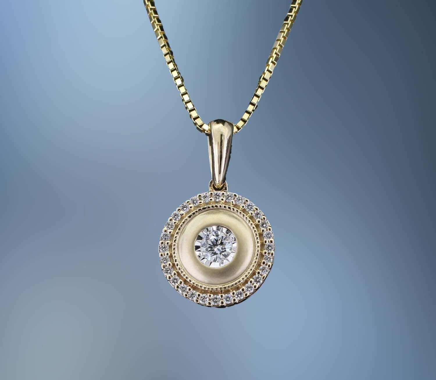14KT YELLOW GOLD DIAMOND DISC PENDANT FEATURING 29 ROUND BRILLIANT CUT DIAMONDS TOTALING 0.20 CTS 14KT YELLOW GOLD DIAMOND DISC PENDANT FEATURING 29 ROUND BRILLIANT CUT DIAMONDS TOTALING 0.20 CTS
