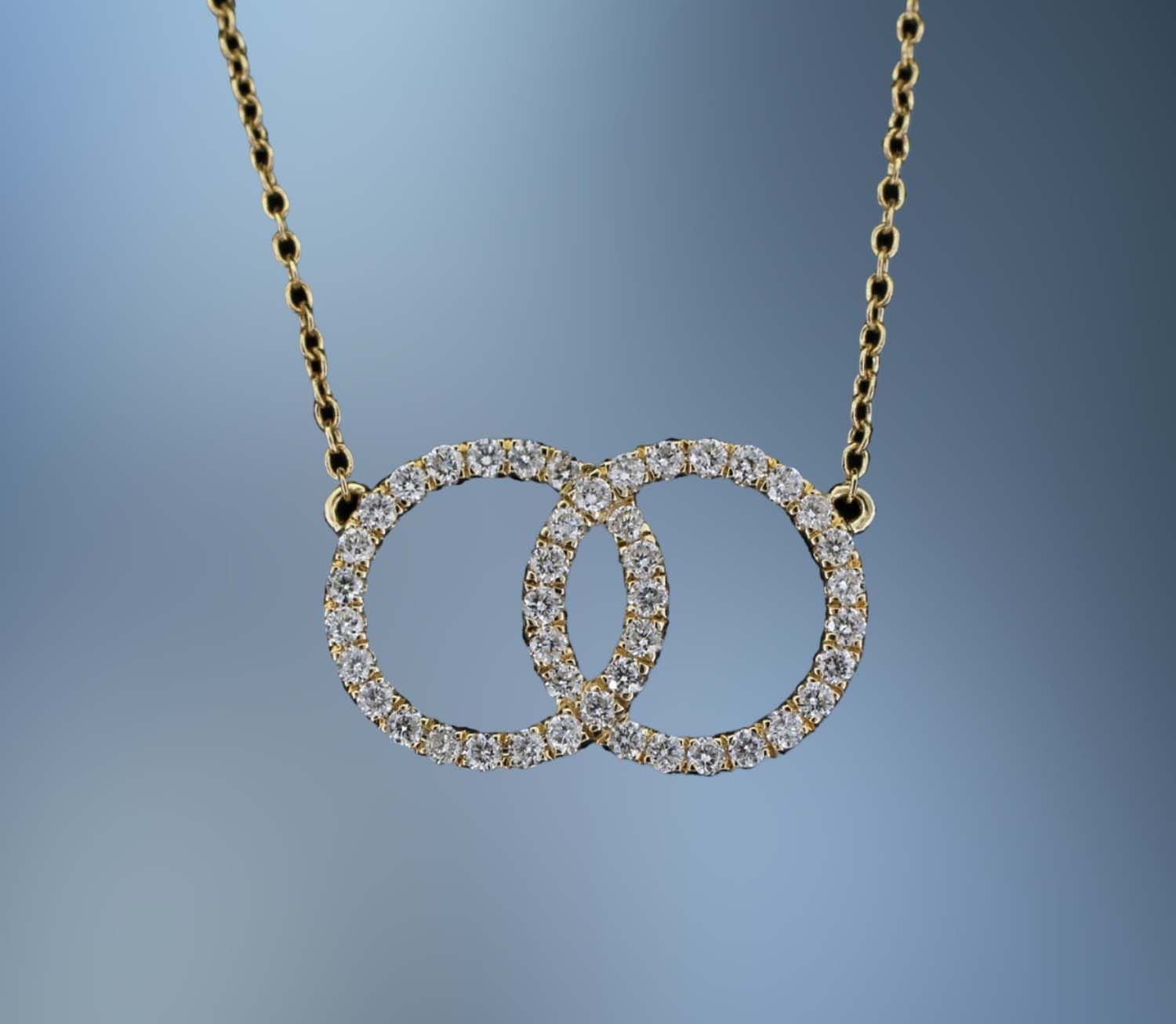 18 KT YELLOW GOLD INTERLOCKING CIRCLE PENDANT FEATURING 44 ROUND BRILLIANT CUT DIAMONDS TOTALING 0.32 CTS 18 KT YELLOW GOLD INTERLOCKING CIRCLE PENDANT FEATURING 44 ROUND BRILLIANT CUT DIAMONDS TOTALING 0.32 CTS