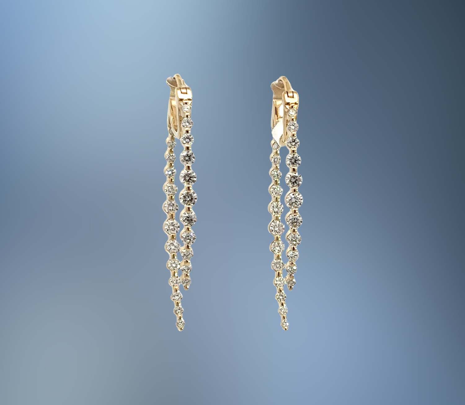 ONE PAIR OF 14KT YELLOW GOLD EARRINGS CONTAINING NATURAL ROUND BRILLIANT CUT DIAMONDS TOTALING 1.71 CTS ONE PAIR OF 14KT YELLOW GOLD EARRINGS CONTAINING NATURAL ROUND BRILLIANT CUT DIAMONDS TOTALING 1.71 CTS
