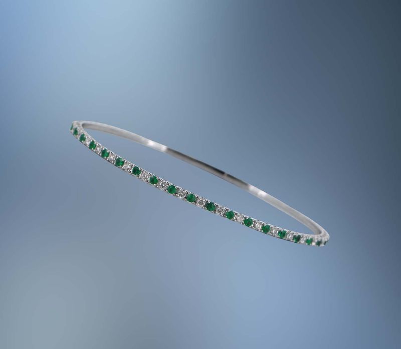 14KT WHITE GOLD FLEXIBLE DIAMOND AND EMERALD BRACELET