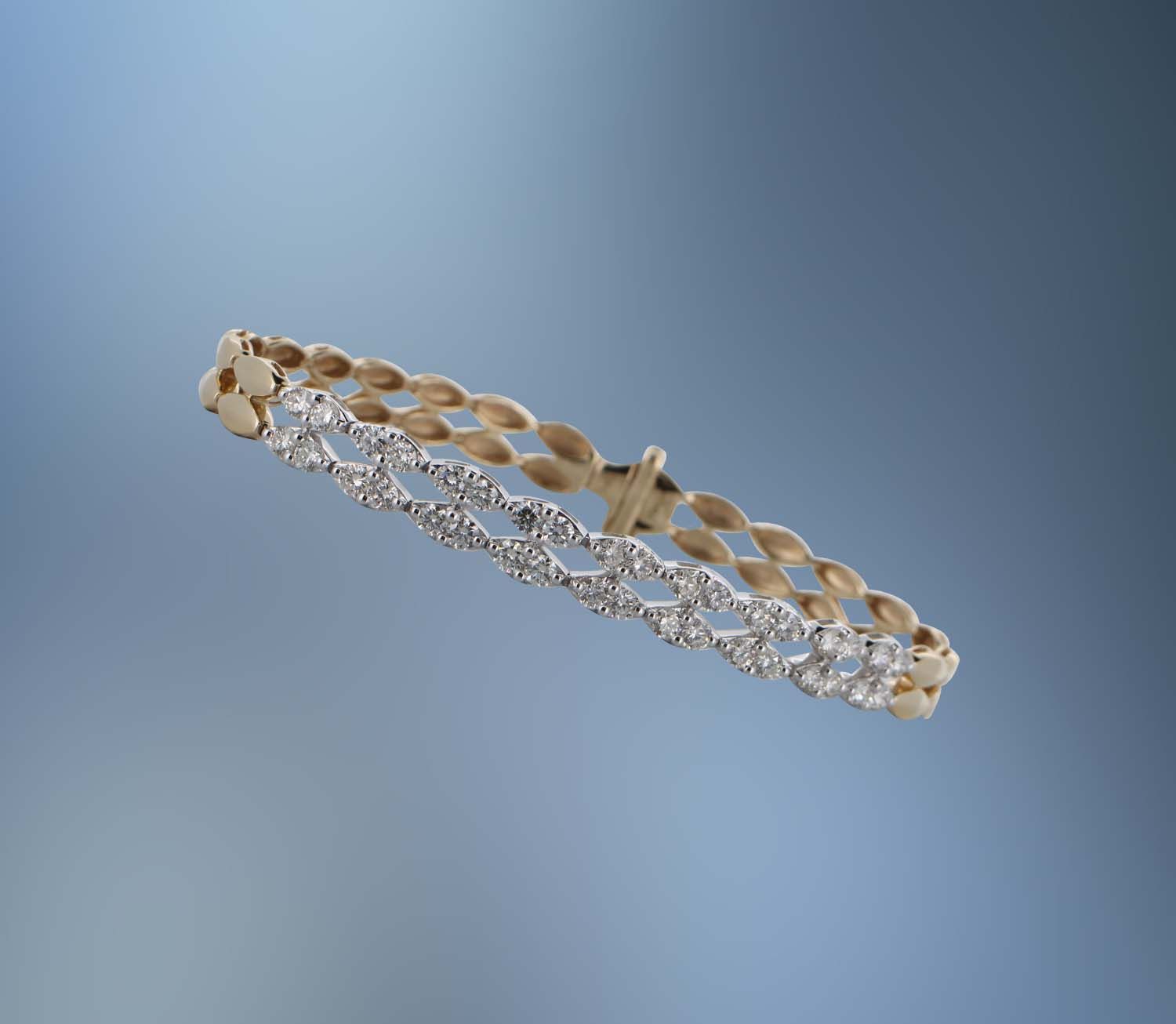 ONE 14KT YELLOW GOLD DIAMOND BRACELET