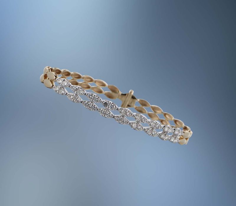 ONE 14KT YELLOW GOLD DIAMOND BRACELET