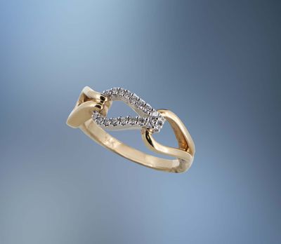 14 KT TWO TONE DIAMOND FASHION RING FEATURING 18 ROUND BRILLIANT CUT DIAMONDS TOTALING 0.15 CTS