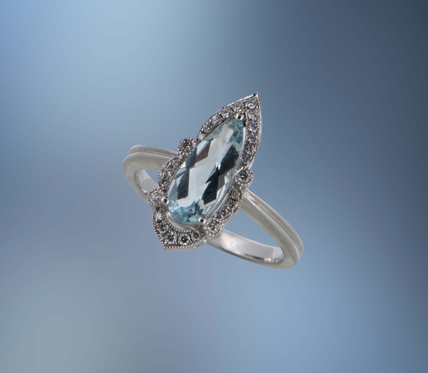 14KT WHITE GOLD DIAMOND AND AQUAMARINE FASHION RING FEATURING 27 ROUND BRILLIANT CUT DIAMONDS TOTALING 0.14CTS AND 1 AQUAMARINE TOTALING 1.35CT 14KT WHITE GOLD DIAMOND AND AQUAMARINE FASHION RING FEATURING 27 ROUND BRILLIANT CUT DIAMONDS TOTALING 0.14CTS AND 1 AQUAMARINE TOTALING 1.35CT