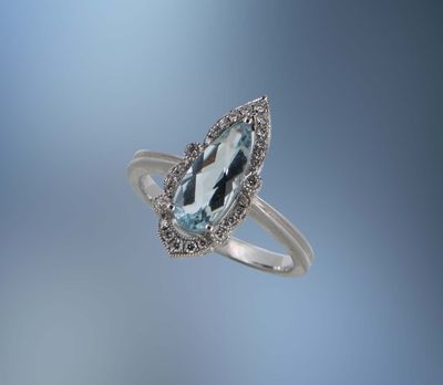 14KT WHITE GOLD DIAMOND AND AQUAMARINE FASHION RING FEATURING 27 ROUND BRILLIANT CUT DIAMONDS TOTALING 0.14CTS AND 1 AQUAMARINE TOTALING 1.35CT 14KT WHITE GOLD DIAMOND AND AQUAMARINE FASHION RING FEATURING 27 ROUND BRILLIANT CUT DIAMONDS TOTALING 0.14CTS AND 1 AQUAMARINE TOTALING 1.35CT