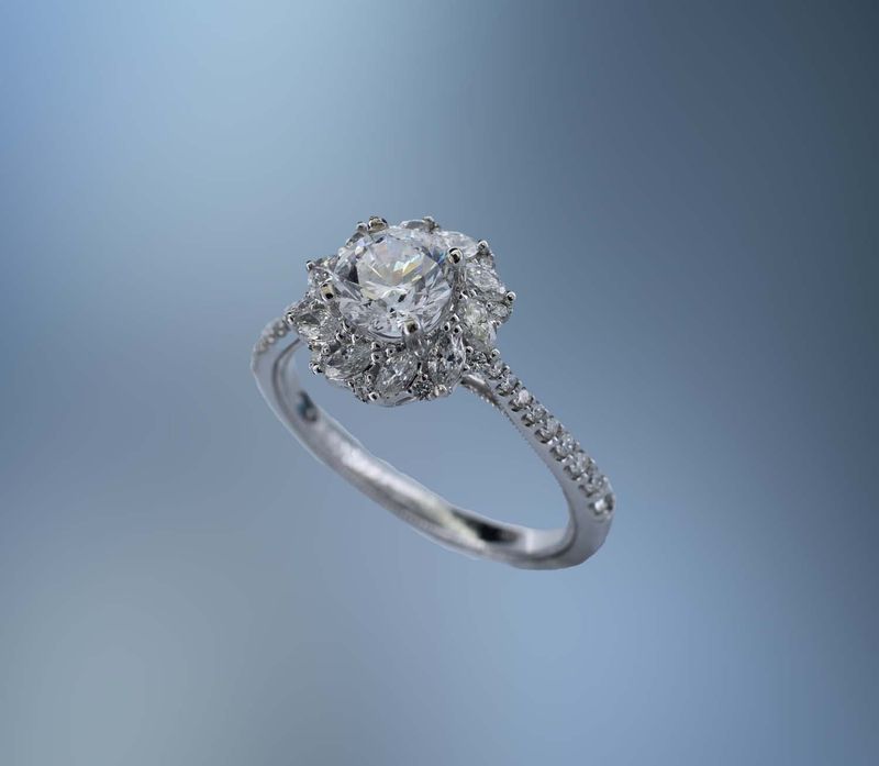 14KT WHITE GOLD DIAMOND HALO STYLE ENGAGEMENT RING 14KT WHITE GOLD DIAMOND HALO STYLE ENGAGEMENT RING