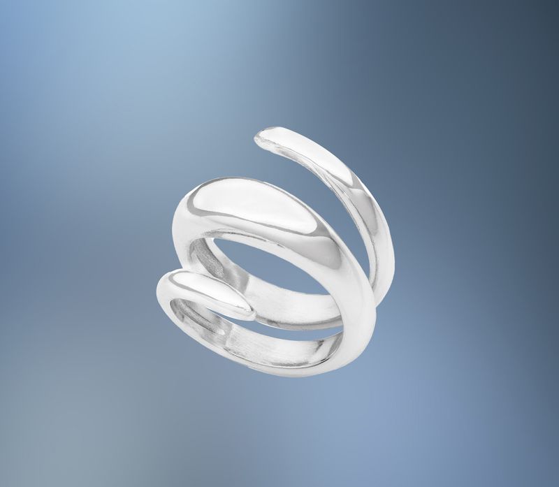 ONE BRONZE/RHODIUM PLATED DESIGNER RING ONE BRONZE/RHODIUM PLATED DESIGNER RING