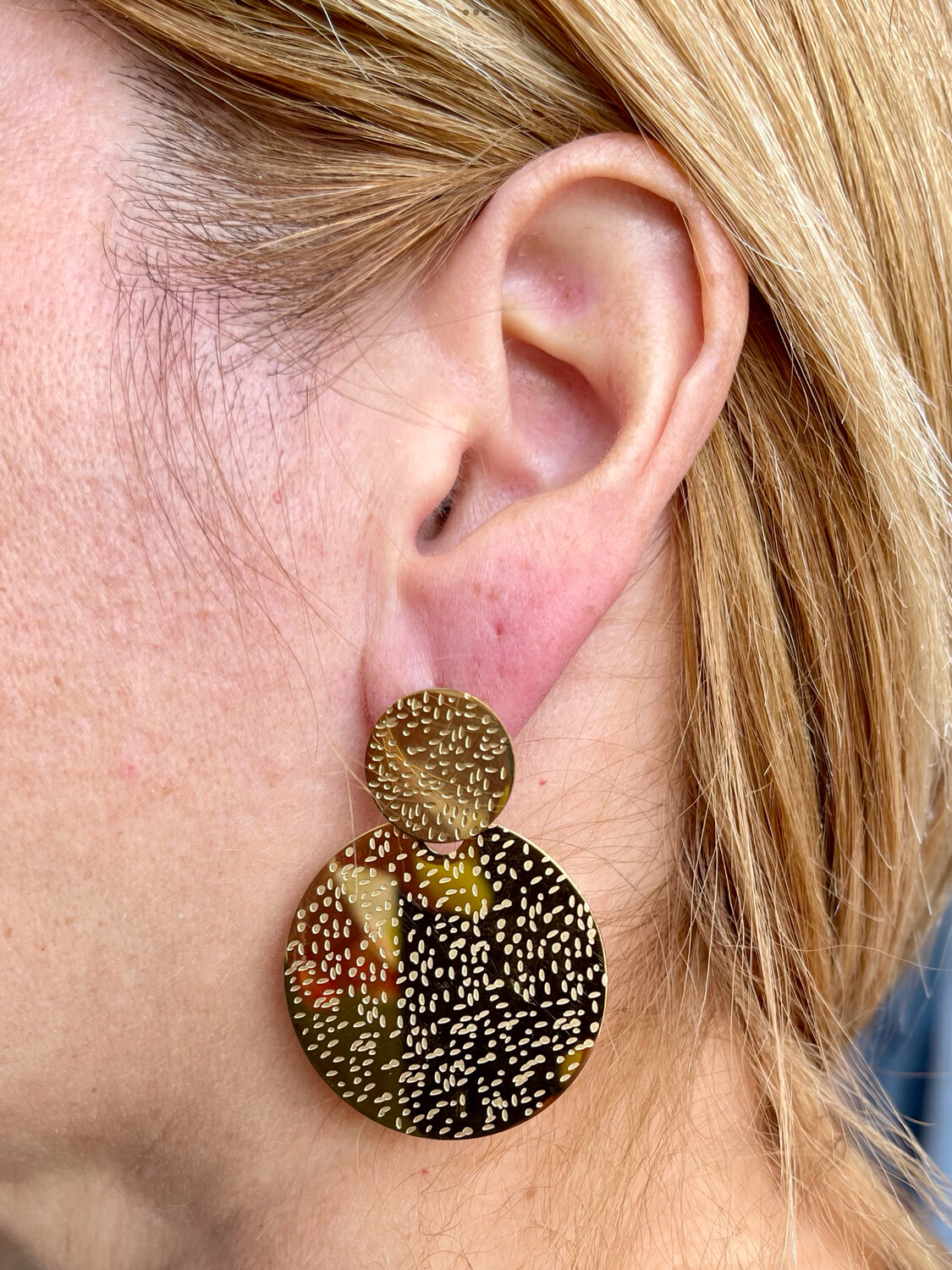 Gold Circulat Earing