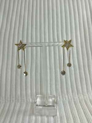Star Earing with Diamonds