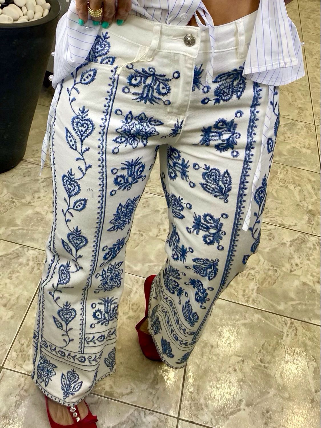 Blanco/blue Detail Embroided Jean