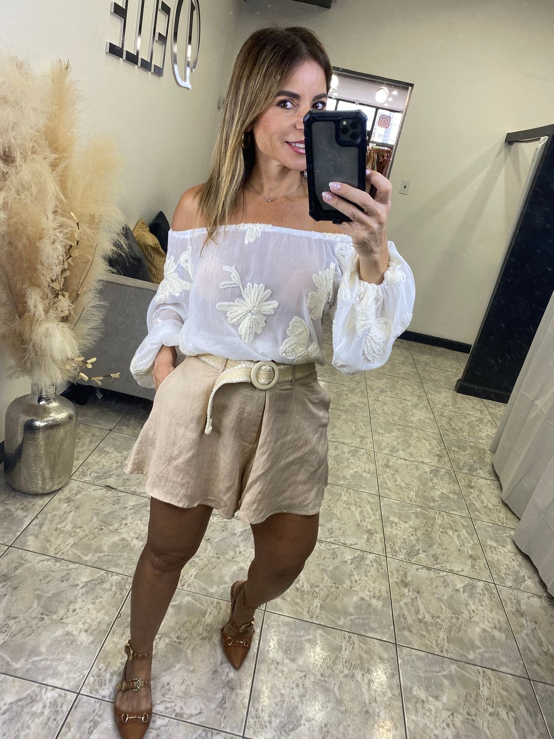 Chartreuse Or Beige Short