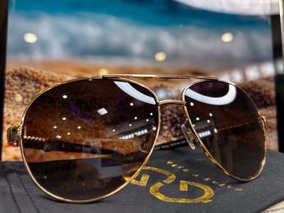 Sunglasses with golden accen