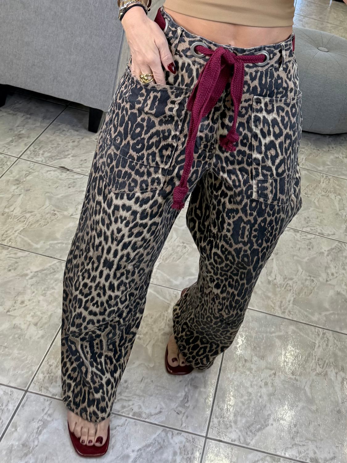 Leopard Wine Detail Bottom