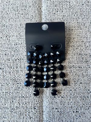 Black rhinestones earrings