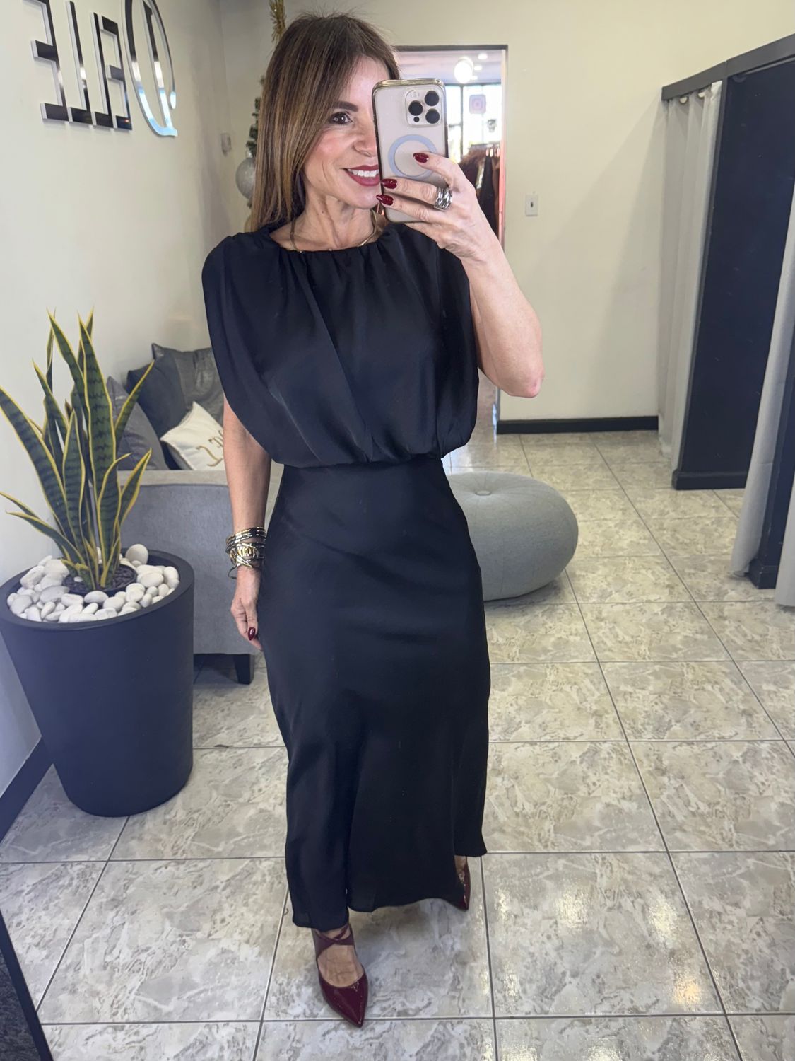 Black Round Neck Sleeveless Midi Dress
